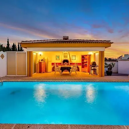 Pmt26 - Large Villa, With Private Garden And Pool