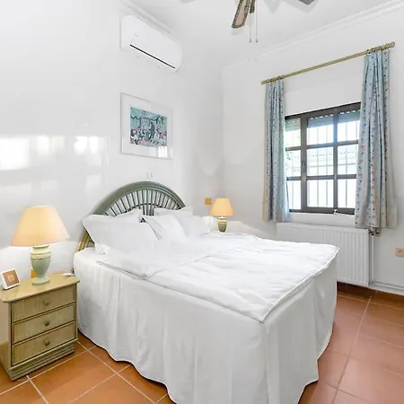 Pmt26 - Large Villa, With Private Garden And Pool *