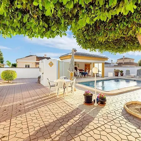Pmt26 - Large Villa, With Private Garden And Pool
